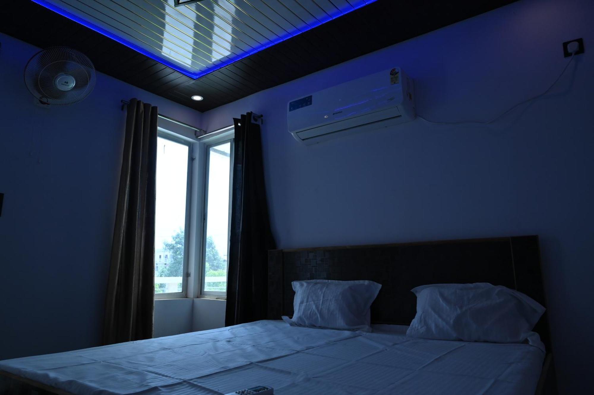 Privyrooms Gorakhpur Buitenkant foto
