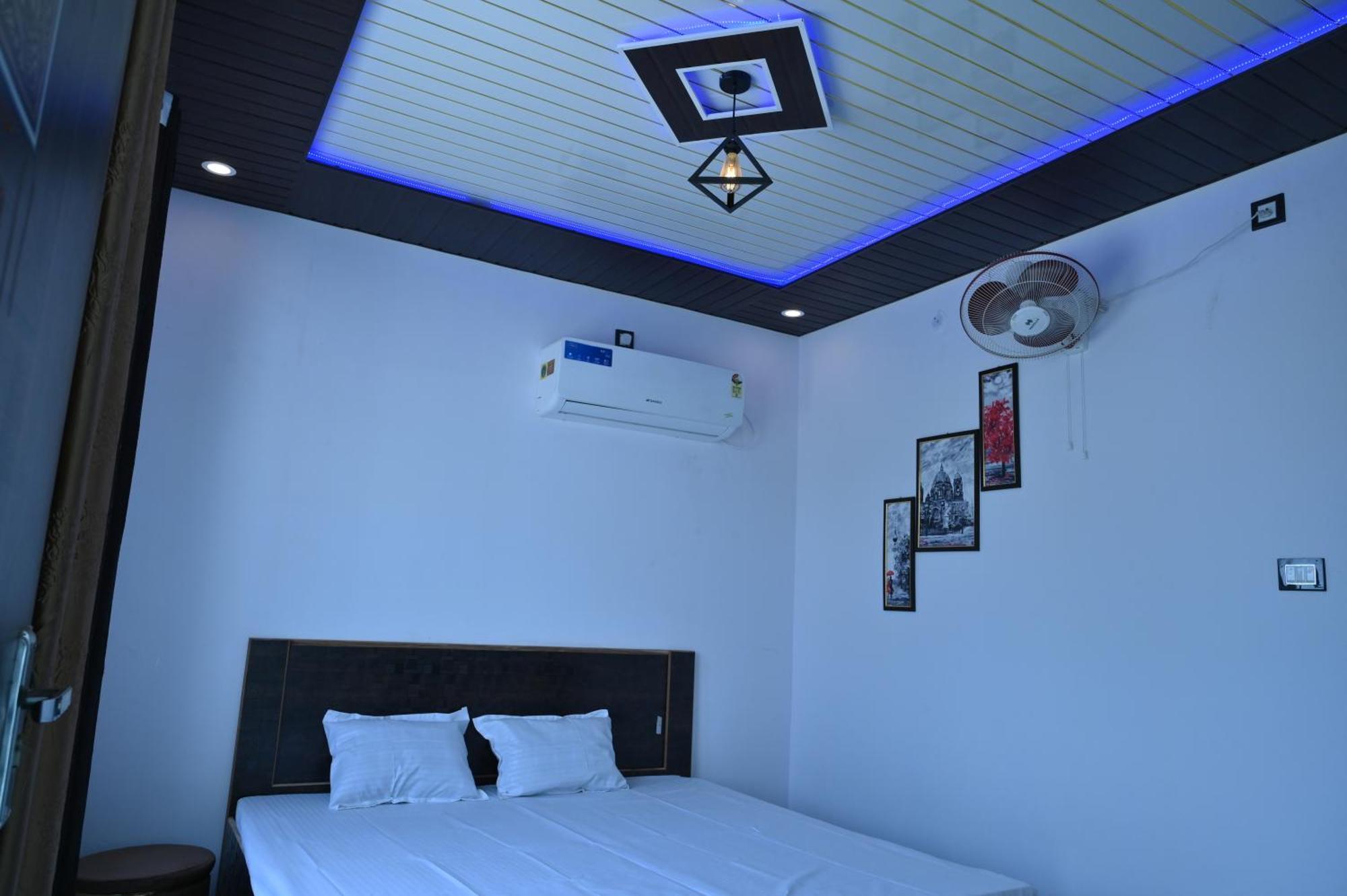 Privyrooms Gorakhpur Buitenkant foto