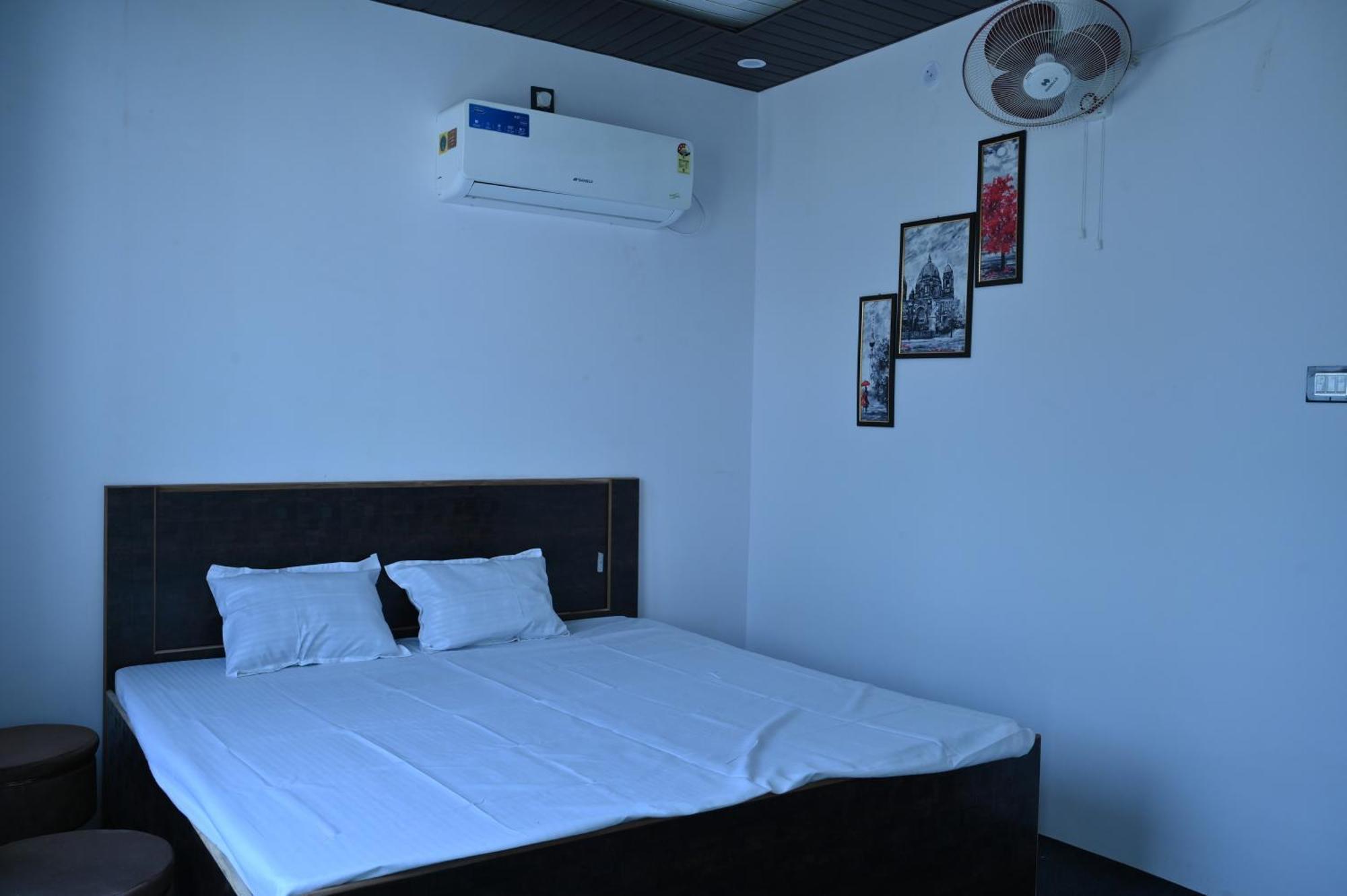 Privyrooms Gorakhpur Buitenkant foto