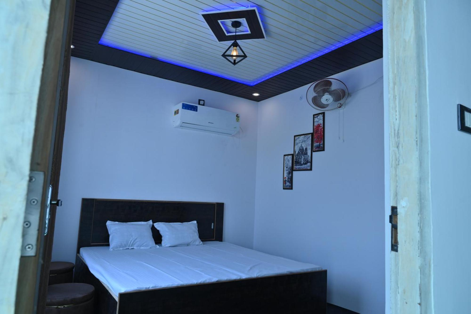Privyrooms Gorakhpur Buitenkant foto