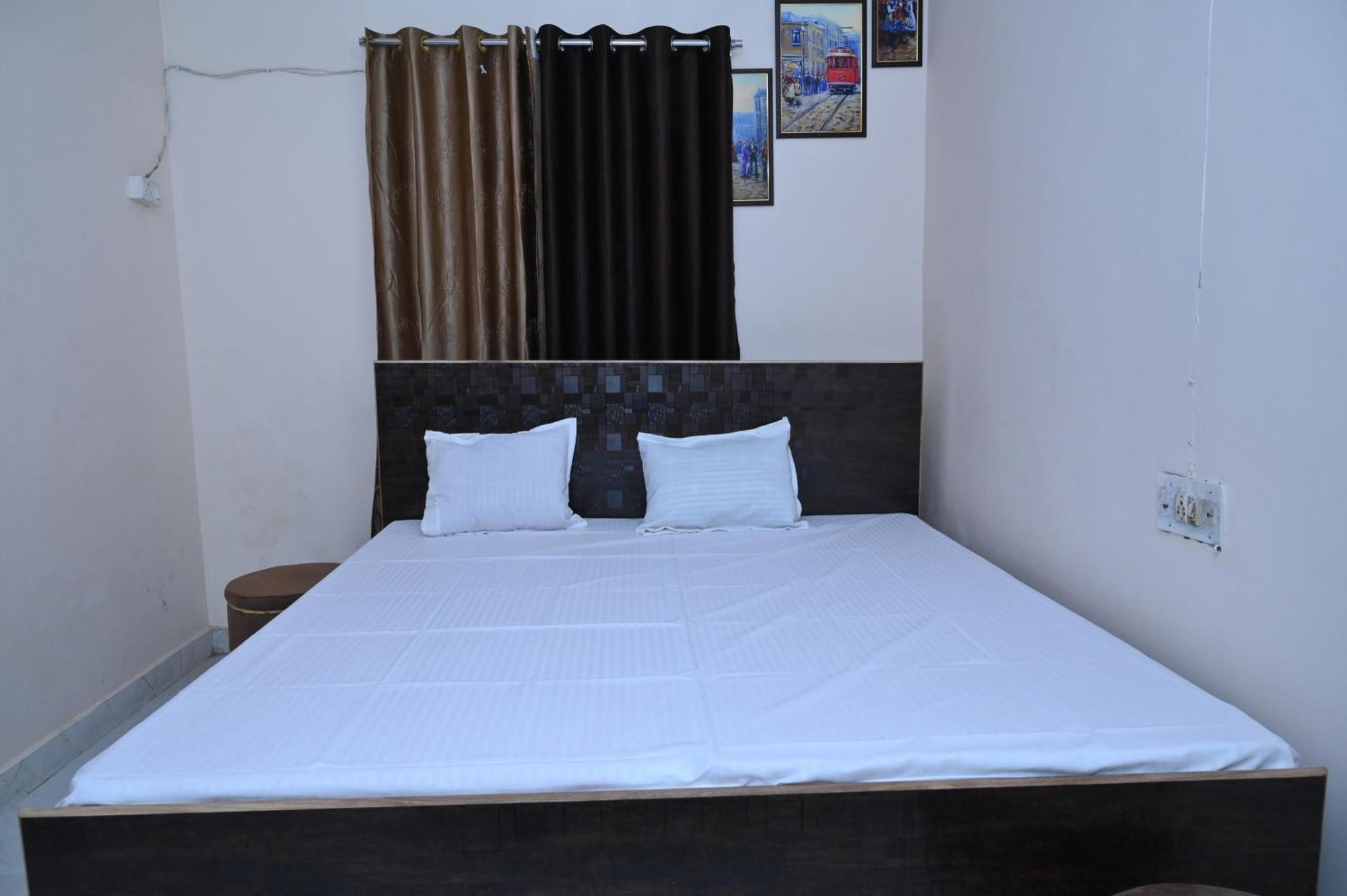 Privyrooms Gorakhpur Buitenkant foto