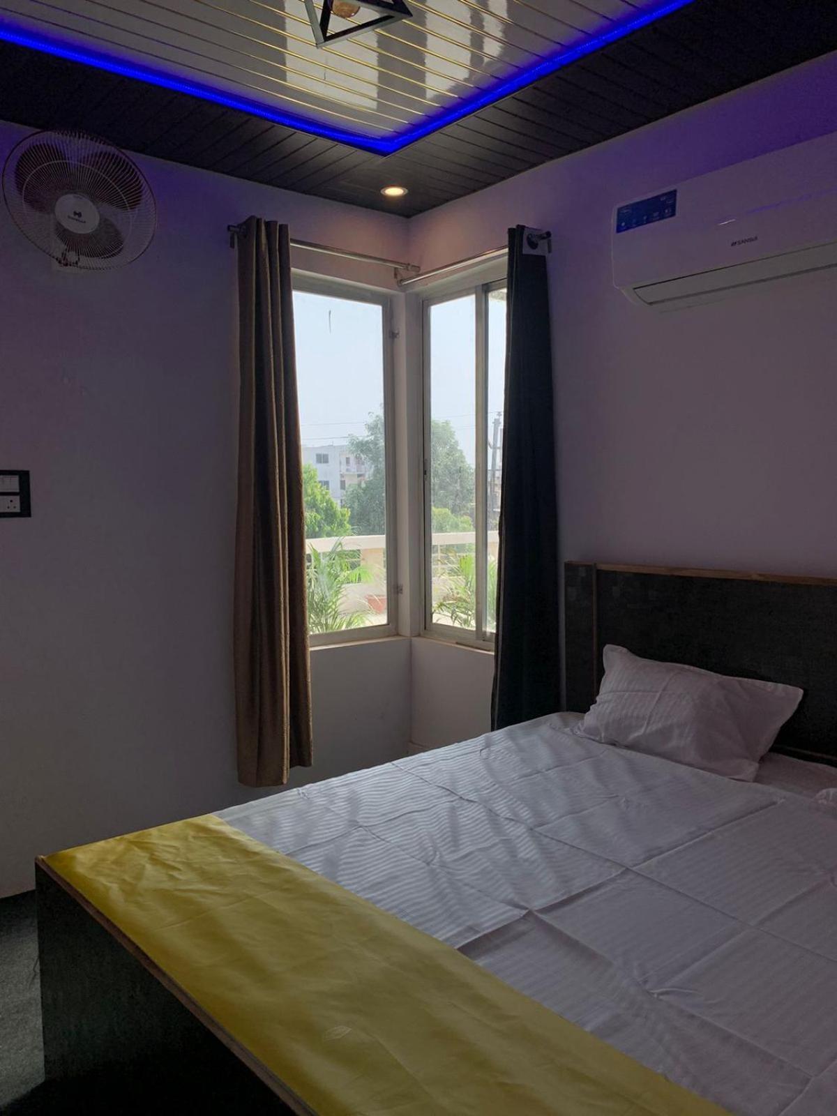 Privyrooms Gorakhpur Buitenkant foto