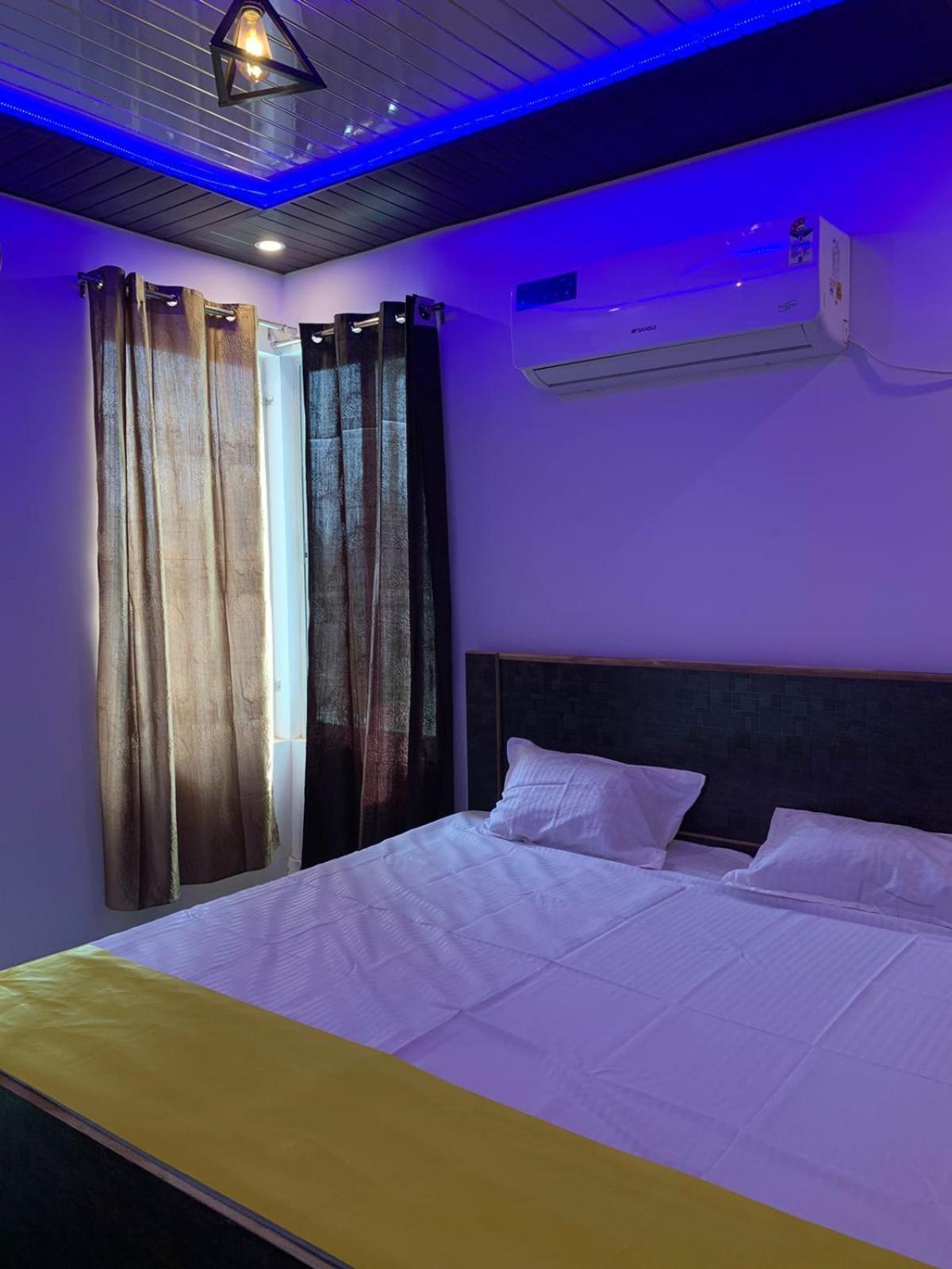 Privyrooms Gorakhpur Buitenkant foto