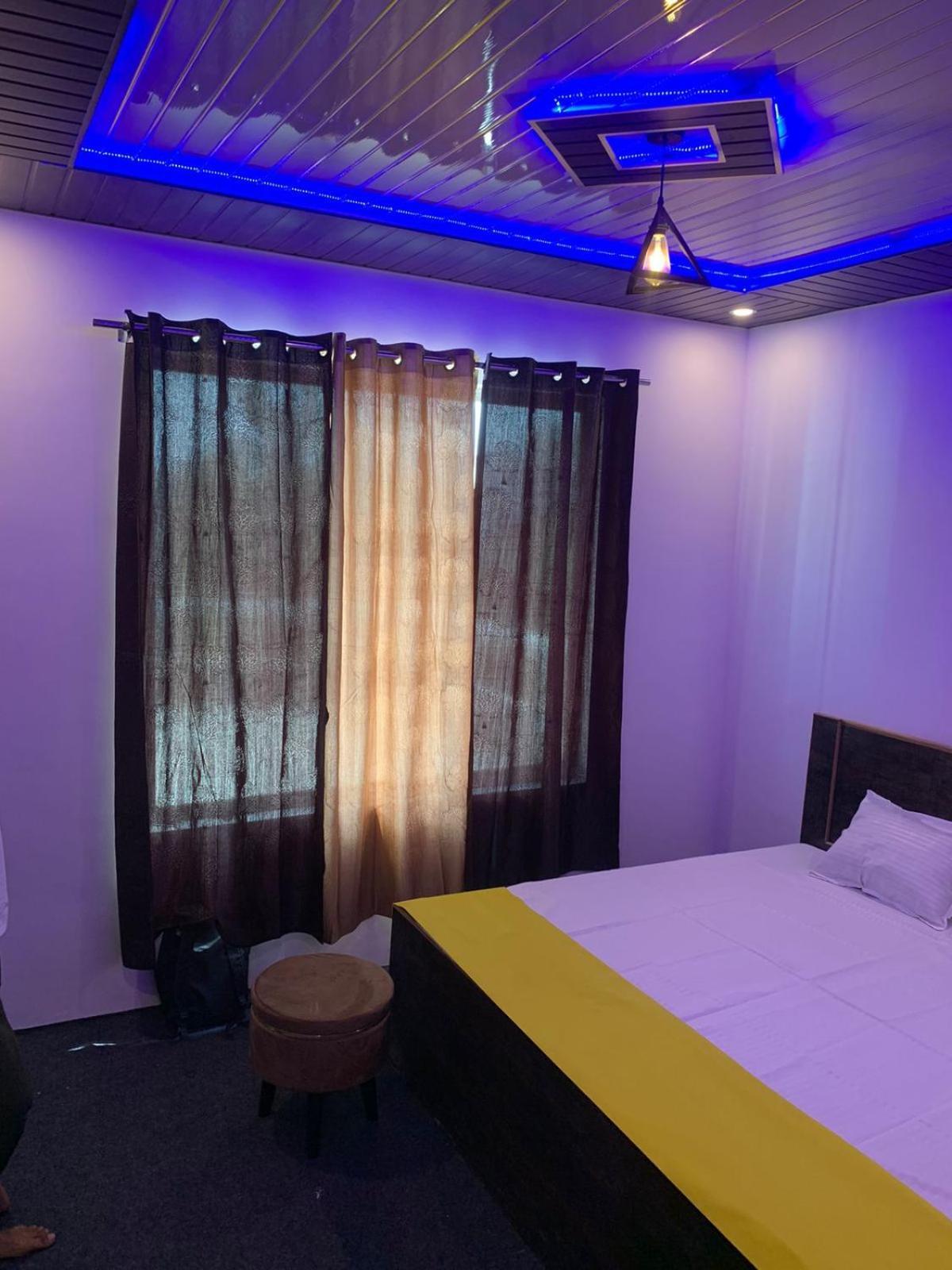 Privyrooms Gorakhpur Buitenkant foto